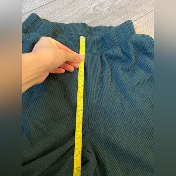 Aerie Traveler Waffle Cargo Jogger Pants in Forest Green. Size XS. Baggy Fit - Picture 6 of 12